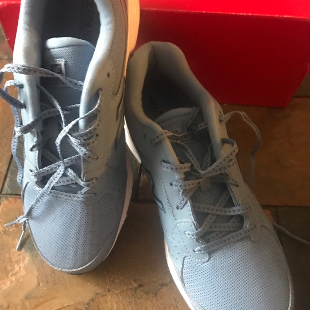 Women’s new balance 411